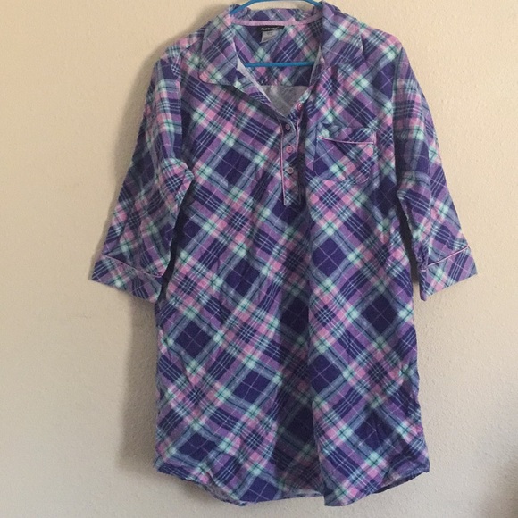 Night gown - Picture 1 of 4